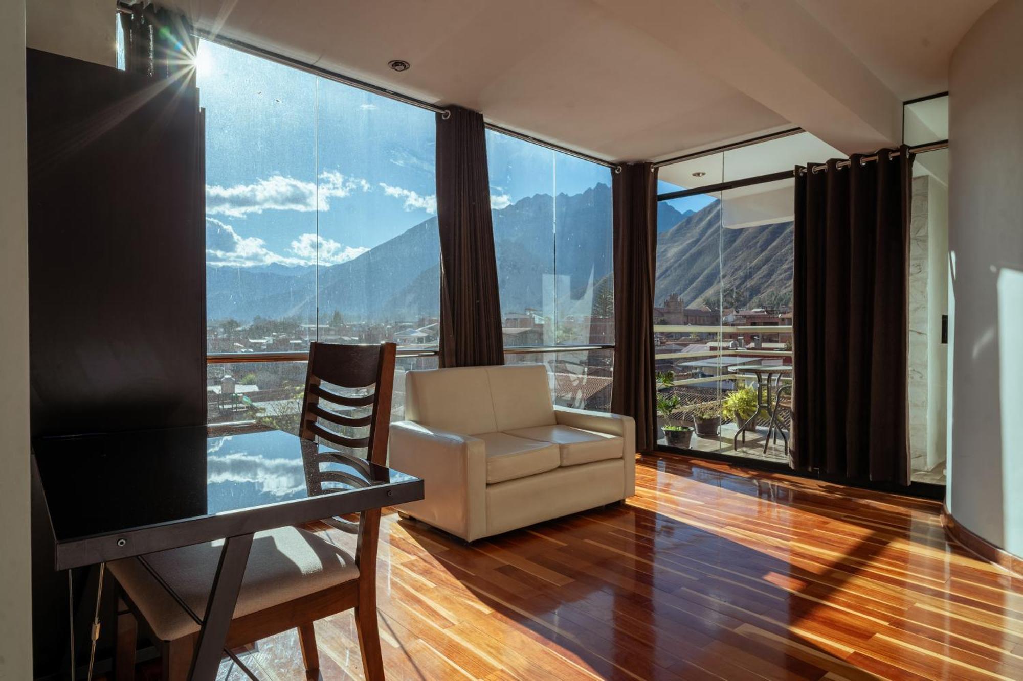 Hotel California Urubamba Exteriör bild