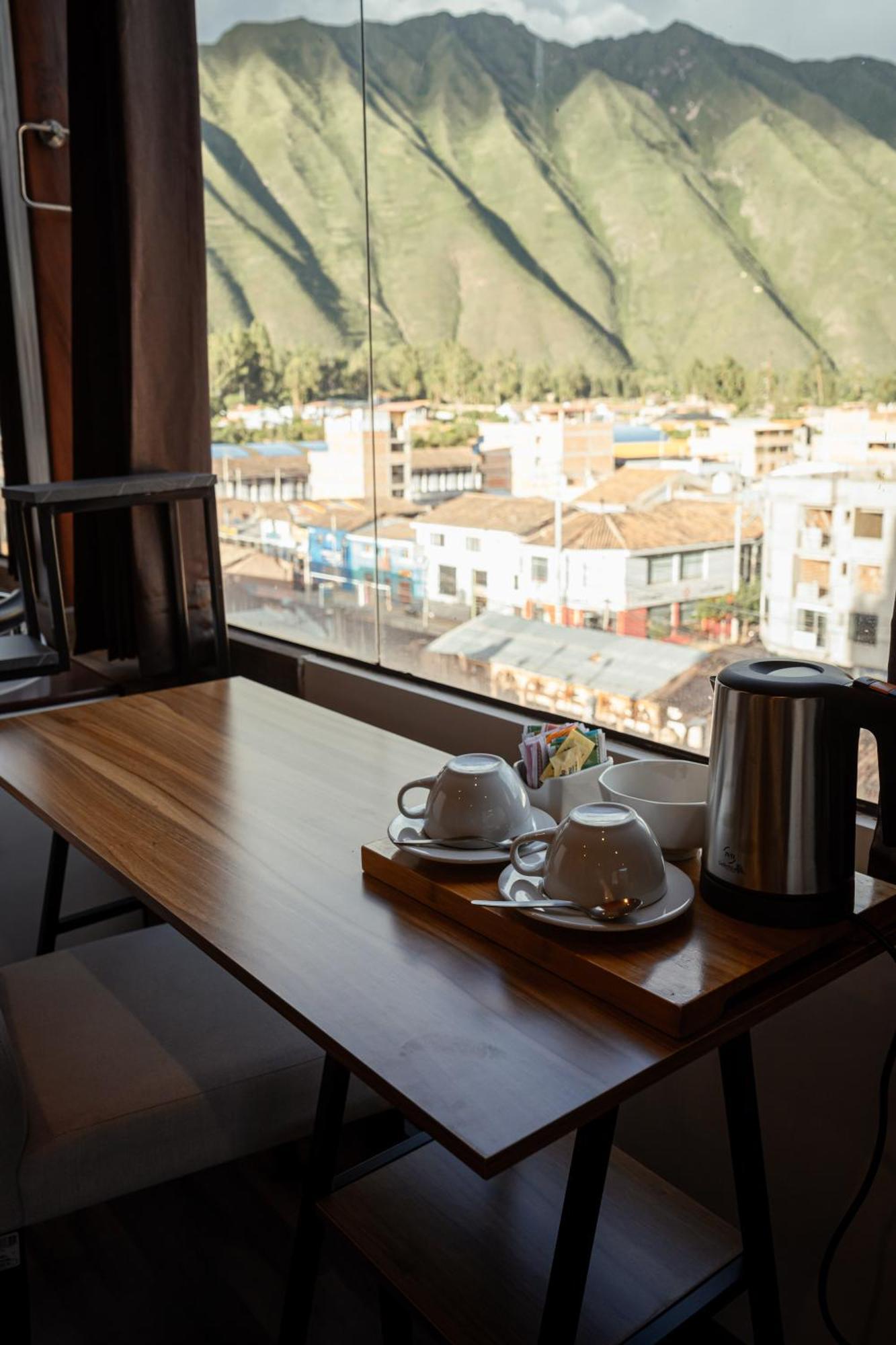 Hotel California Urubamba Exteriör bild